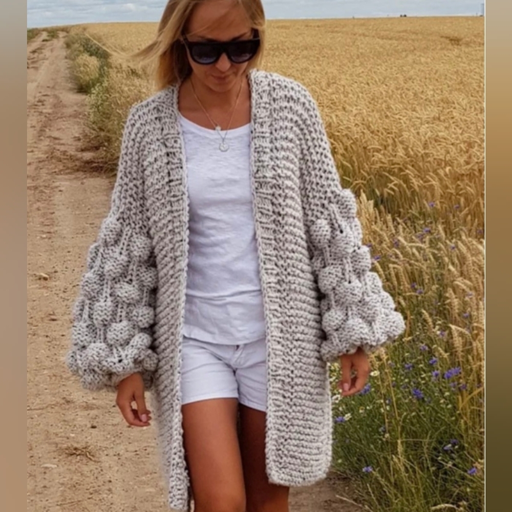 Bubble Sleeve Gray Chunky Knit Long Line Cardigan. Size: M/L.